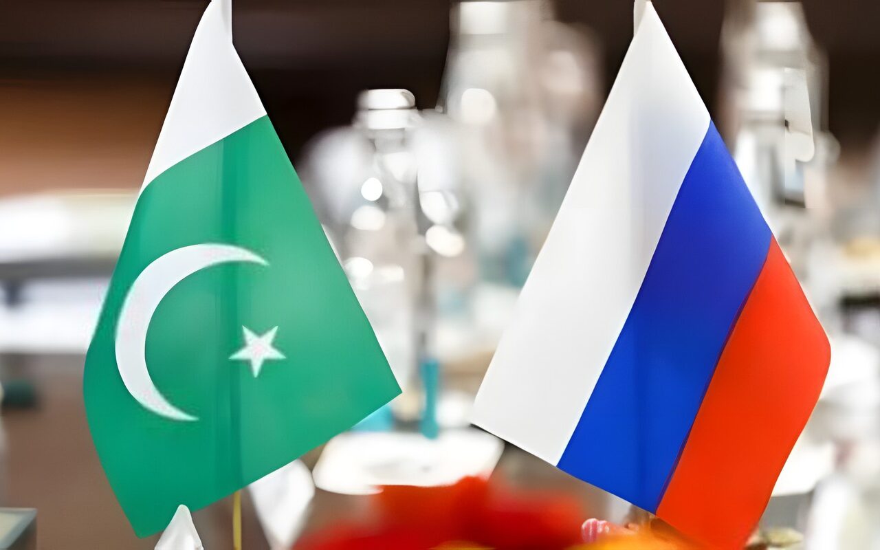 باكستان وروسيا تتفقان على صياغة معاهدة لتسليم المطلوبين