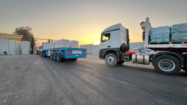 الهلال الأحمر المصري يطلق القافلة 297 من “زاد العزة” بحمولة تتجاوز الـ 3 آلاف طن من المساعدات الغذائية والإغاثية والطبية