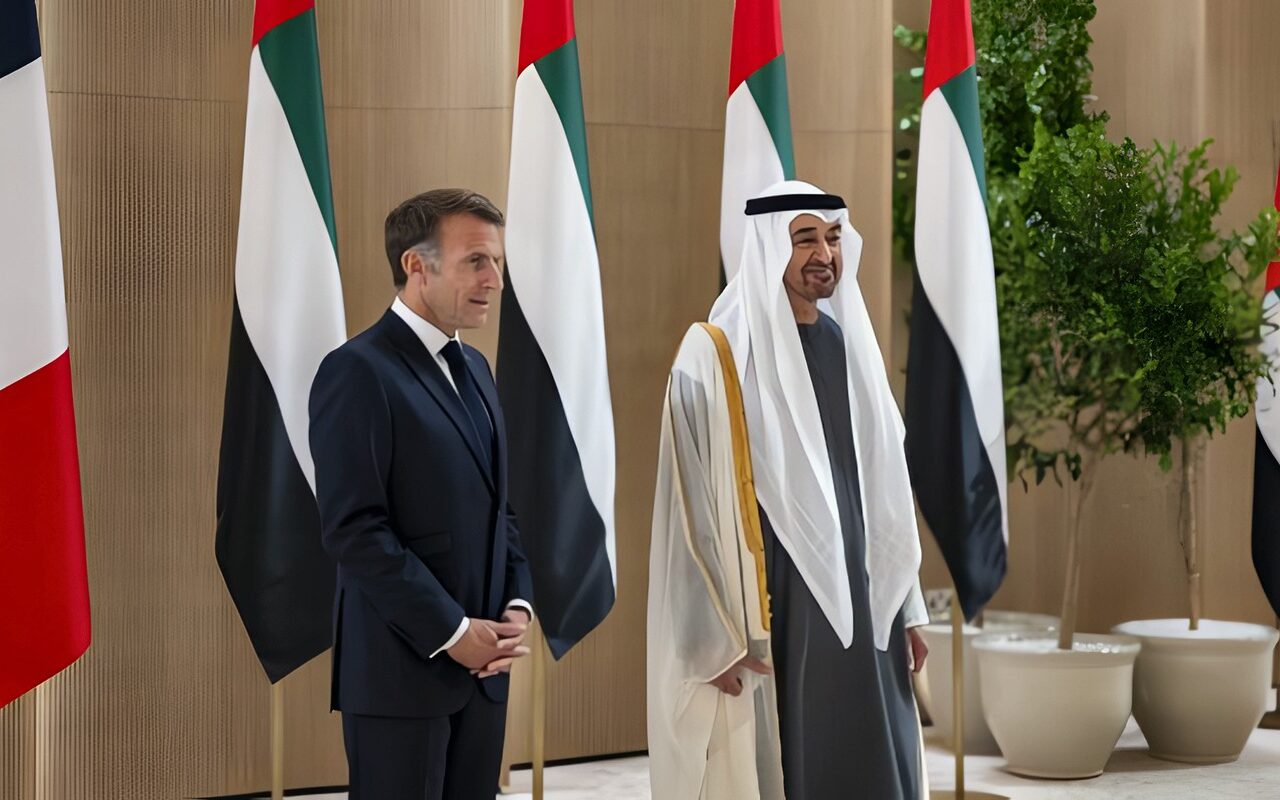 رئيسا الإمارات وفرنسا يشهدان إعلان إطار عمل الشراكة الدفاعية الاستراتيجية بين البلدين