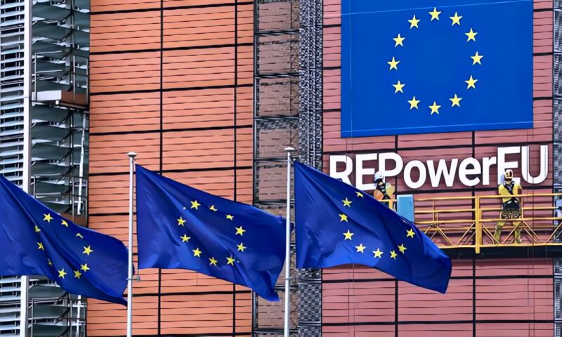مفوضون أوروبيون يحذرون من خفض ميزانية التعاون الدولي وتأثيره على نفوذ التكتل