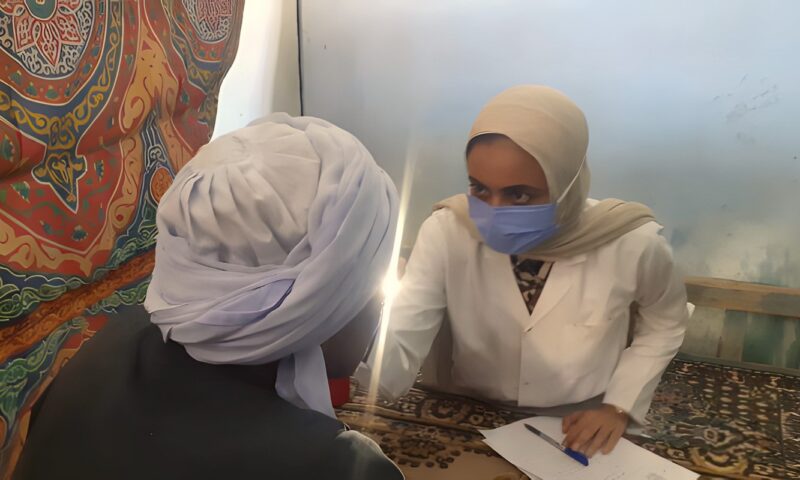 جامعة قنا تقدم خدماتها الطبية والتوعوية لـ1036 حالة بقوص