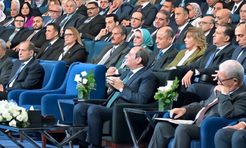 مدبولي: الظروف الاستثنائية التى يشهدها العالم تفرض على الدولة التعامل مع المتغيرات الاقتصادية الراهنة بمنتهى الدقة والمسؤولية