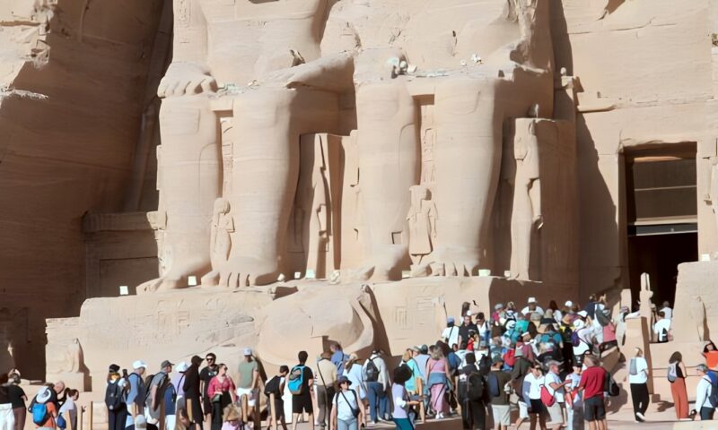تعامد الشمس على وجه تمثال رمسيس الثاني بأبوسمبل لمدة 22 دقيقة