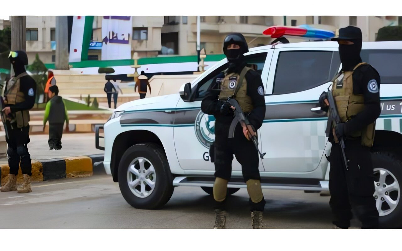 مقتل فرد من أمن الطرق السوري و إصابة آخر إثر إطلاق نار على حاجز بريف درعا ‏الشرقي