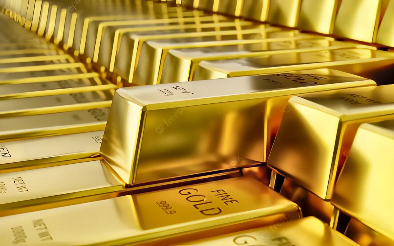 تقرير: الذهب يتراجع لأدنى مستوياته في 3 أشهر وسط ضغوط ارتفاع أسعار الطاقة وترقب الفائدة الأمريكية