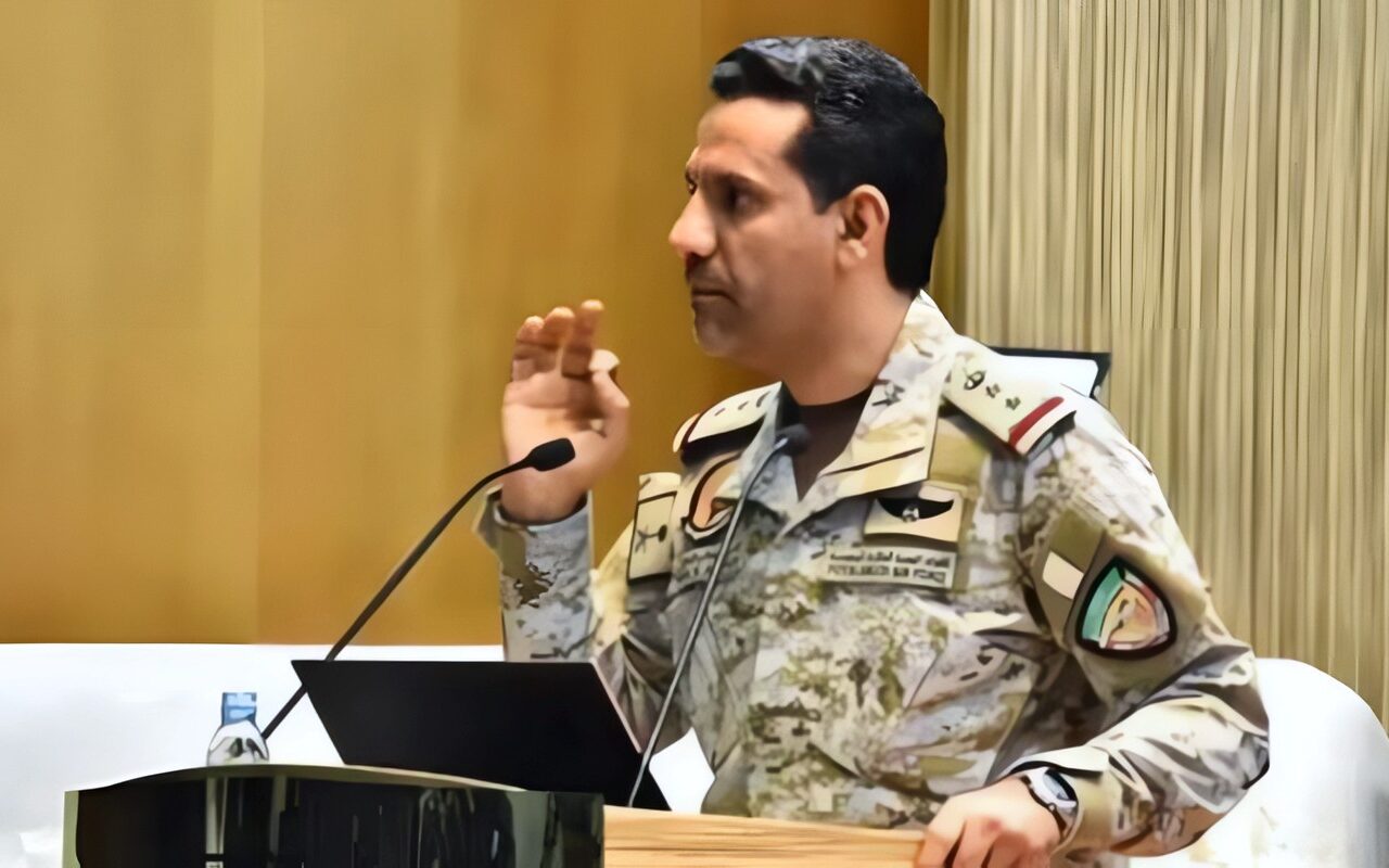 “تحالف دعم الشرعية باليمن” : اعتراض وتدمير 3 صواريخ باليستية و4 مسيرات في المنطقتين الشرقية والجنوبية