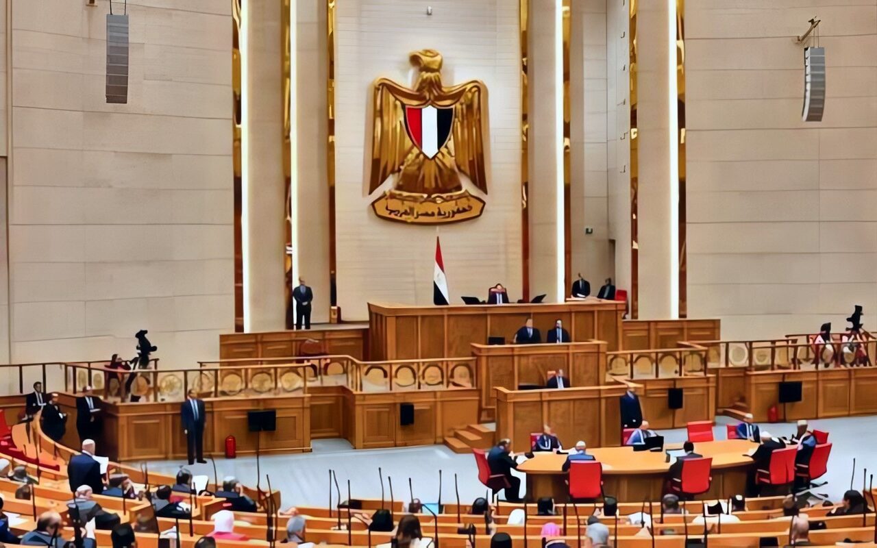 موافقة “النواب” المصري على تفويض الرئيس السيسي لدعم السعودية عسكريا يستحوذ على اهتمامات صحف الكويت