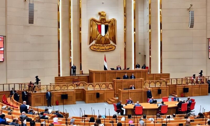 موافقة “النواب” المصري على تفويض الرئيس السيسي لدعم السعودية عسكريا يستحوذ على اهتمامات صحف الكويت