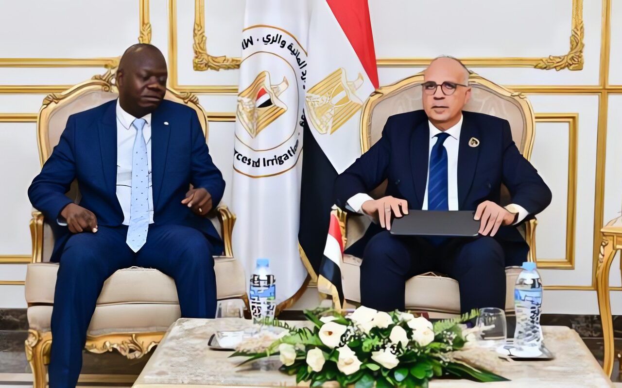 وزير الري يبحث مع وزير الدولة للمصايد بأوغندا تعزيز التعاون في مجال الموارد المائية