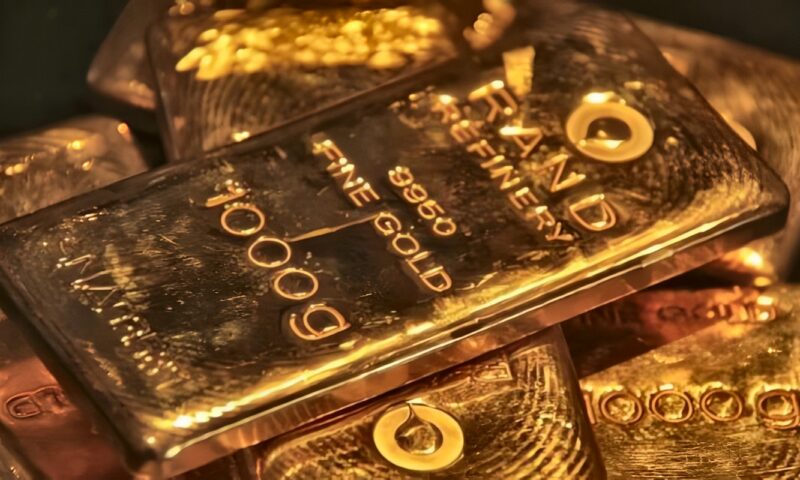 الذهب يتراجع مع صعود الدولار وترقب قرار الفيدرالي الأمريكي بشأن الفائدة