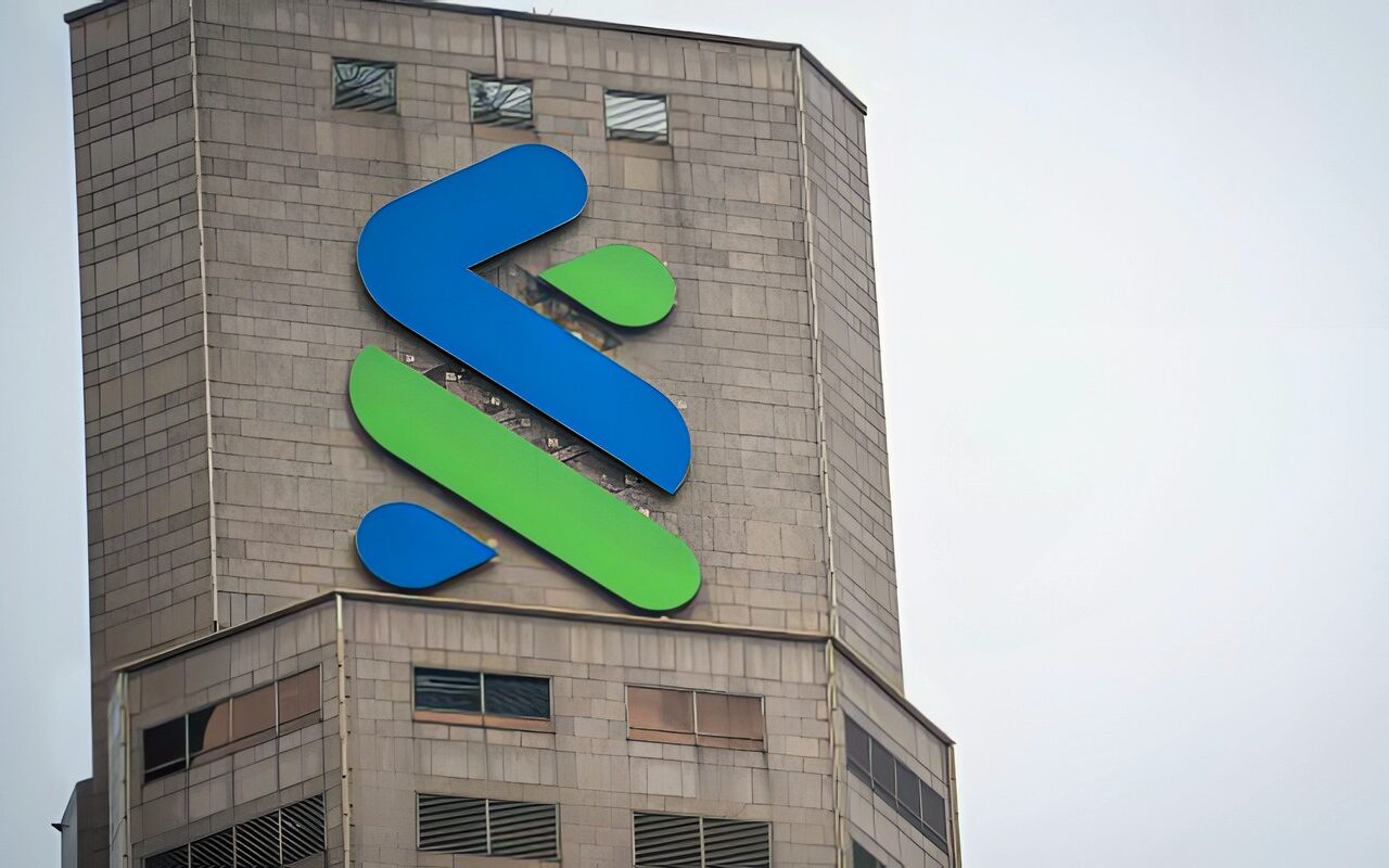 أرباح بنك “ستاندرد تشارترد” البريطاني تتجاوز التوقعات.. والسهم يقفز 8.7%