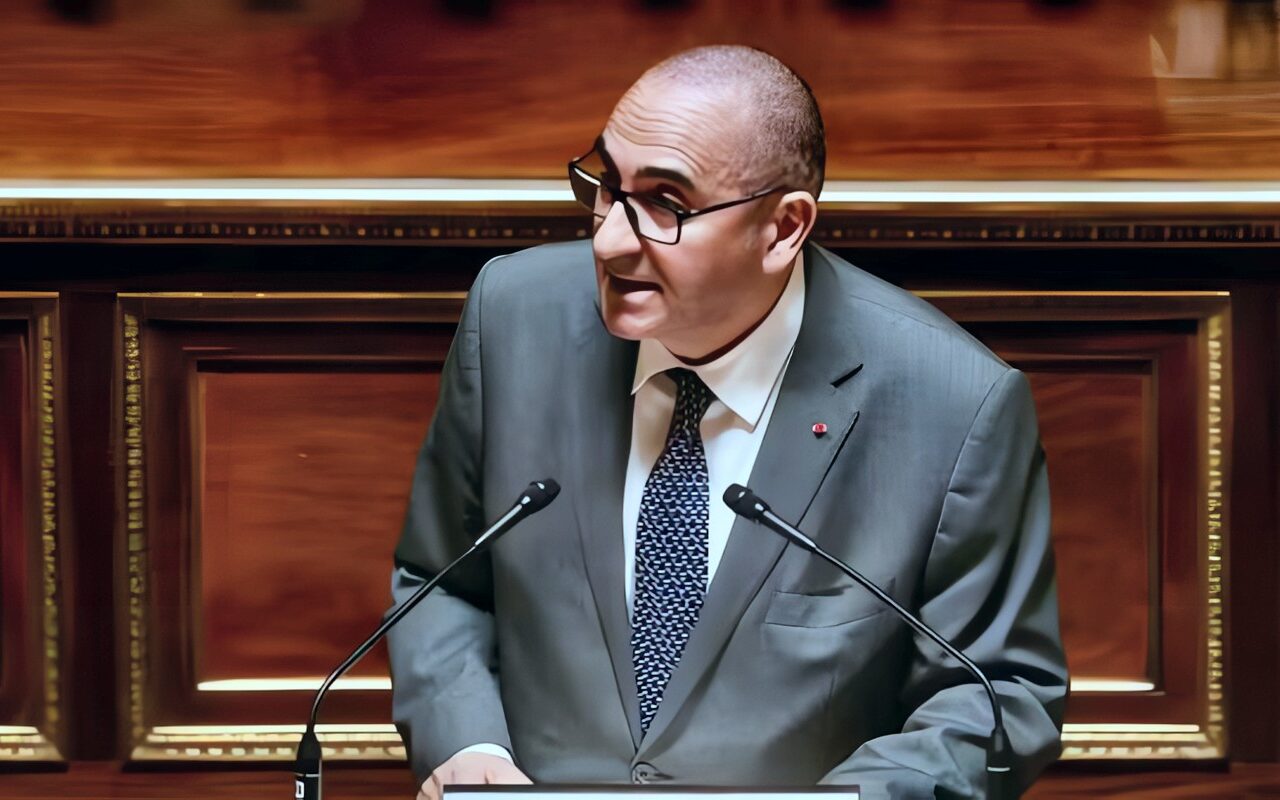 الحكومة الفرنسية تقر آلية لحجب المحتوى المحرض على العنف عبر مواقع التواصل الاجتماعي