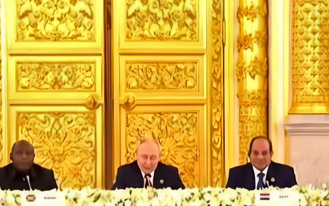 متحدث الرئاسة:قمة موسكو تعتمد حزمة من الوثائق تحدد إطار التعاون بين إفريقيا وروسيا خلال المرحلة المقبلة