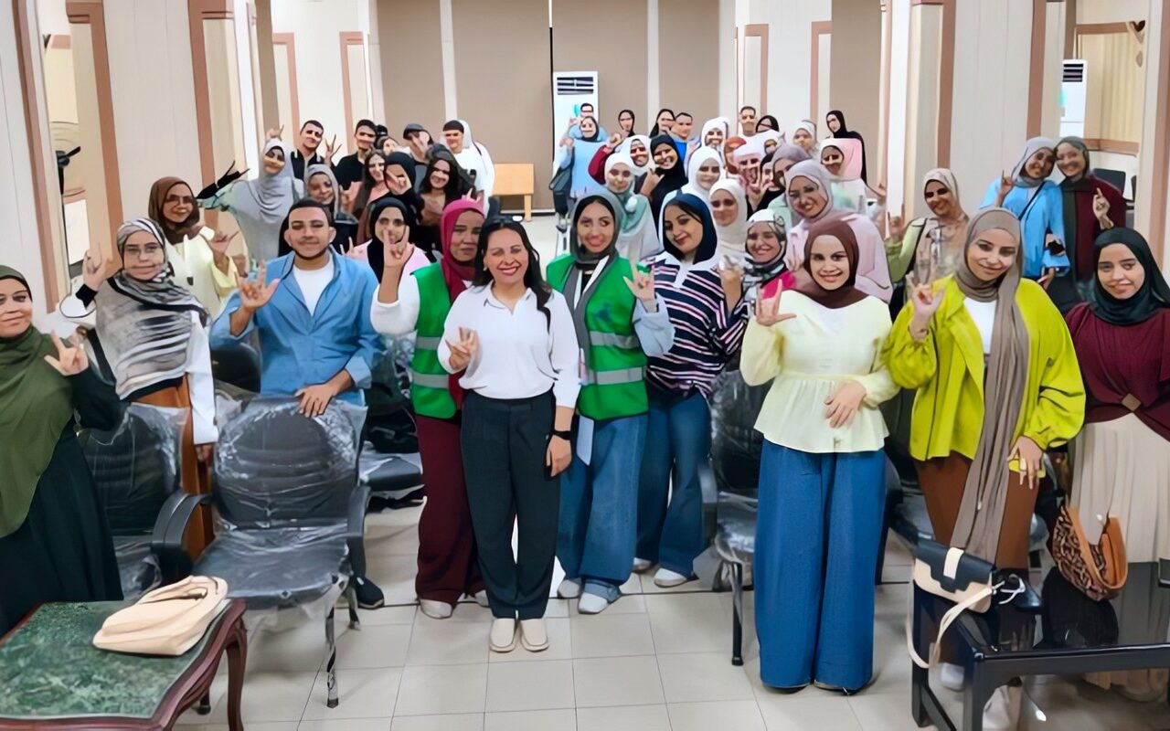 جامعة عين شمس تنفذ برامج تدريبية لتنمية مهارات الطلاب ذوي الإعاقة وتأهيلهم لسوق العمل