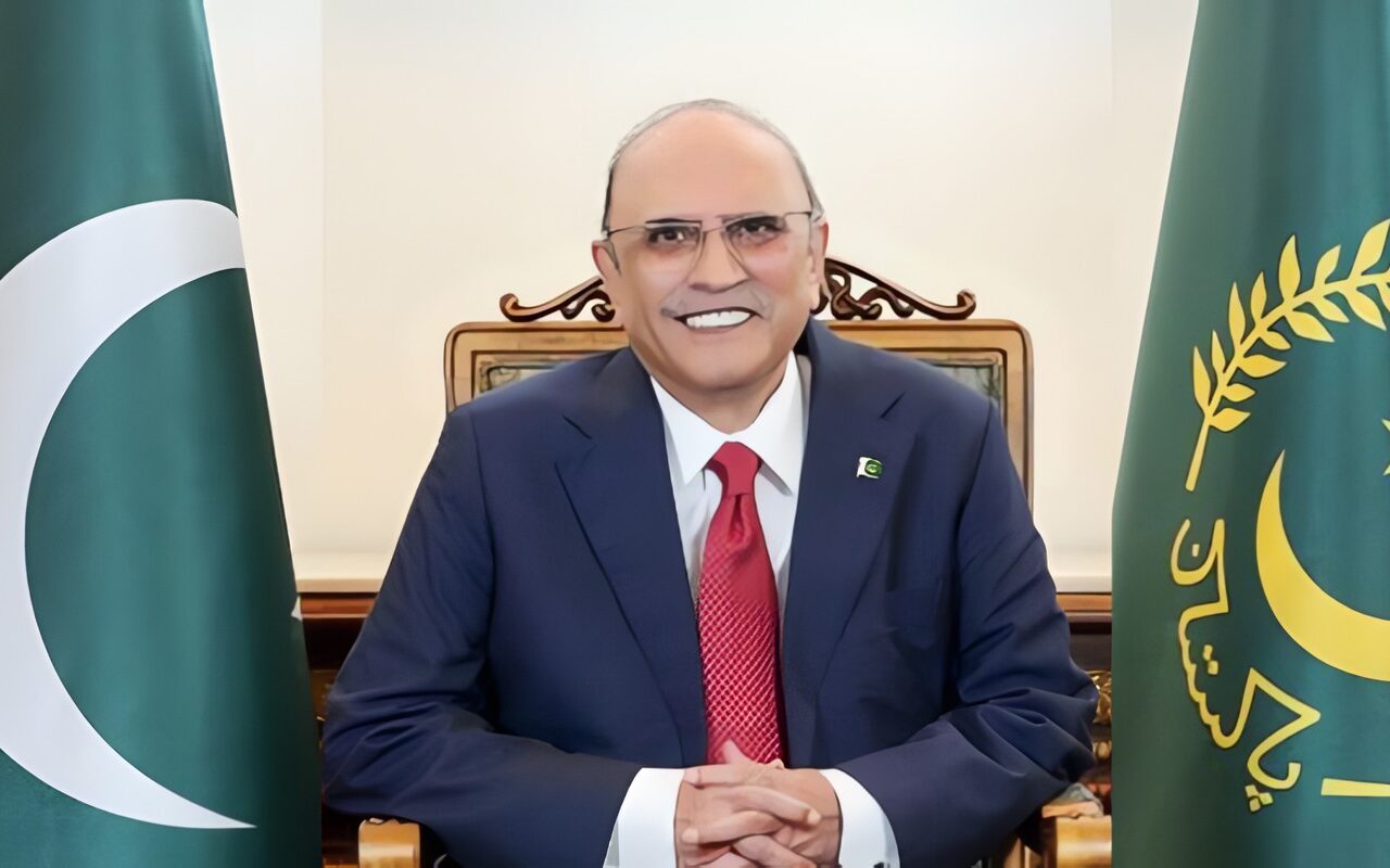 رئيس باكستان يؤكد أهمية تعزيز الشراكة التاريخية مع تركيا في مختلف المجالات