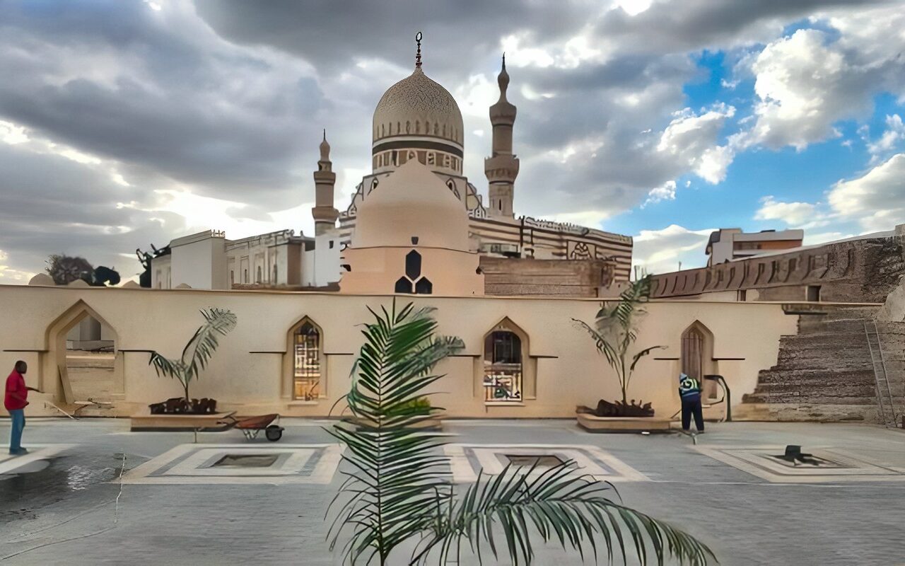 محافظ القاهرة: قرب الانتهاء من ترميم وصيانة مقابر الخلفاء العباسيين والسور الأيوبي خلف مسجد السيدة نفيسة