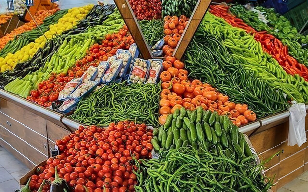 سعر الخضار اليوم، انخفاض مفاجئ في الطماطم والبطاطس والثوم وارتفاع البصل والفلفل