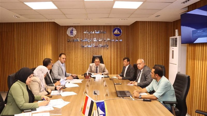 ​بحث مشاريع الأبنية التعليمية ورفع كفاءة المدارس بمراكز دمياط