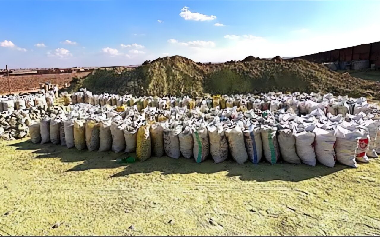 ضبط مصنع غير مرخص لإنتاج الأسمدة الزراعية المغشوشة بالجيزة