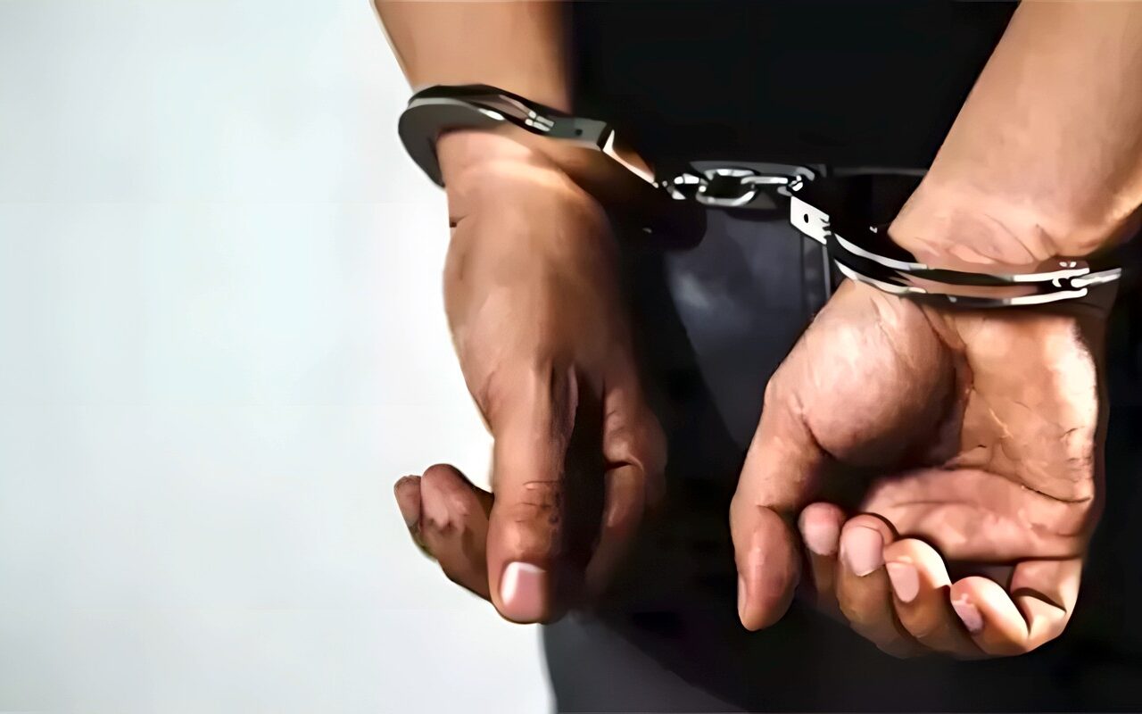 النيابة تعاين مسرح جريمة مقتل عامل على يد جاره في السلام