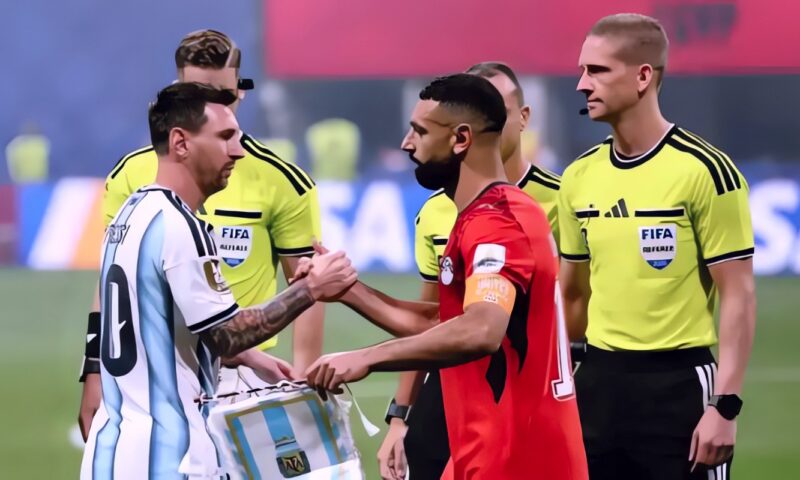 محمد صلاح يزيح ميسي عن القمة.. الملك المصري يتصدر أفضل 50 لاعبا في العالم