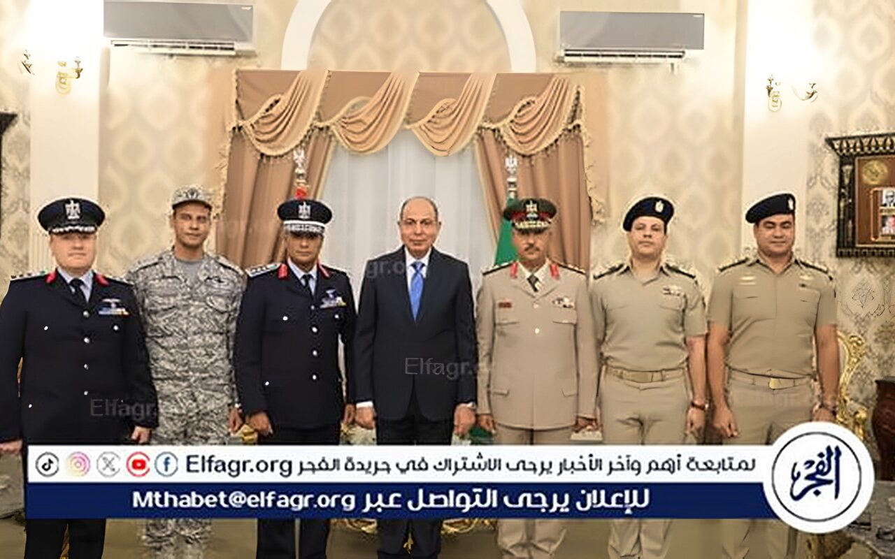 محافظ المنيا يستقبل القيادات الأمنية والعسكرية والتنفيذية للتهنئة بالذكرى الـ53 لانتصارات أكتوبر المجيدة
