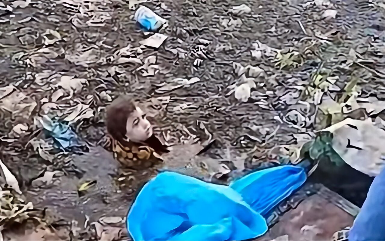 مشهد مؤلم، العثور على طفلة داخل رشاح أبو زعبل بالقليوبية والأهالي ينقذونها