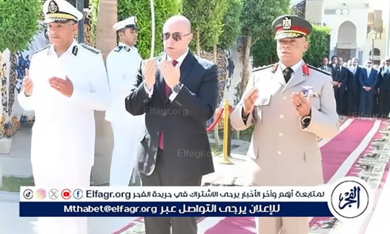 محافظ الفيوم يضع إكليلًا من الزهور على النصب التذكاري للشهداء احتفالًا بالذكرى الـ53 لانتصارات أكتوبر