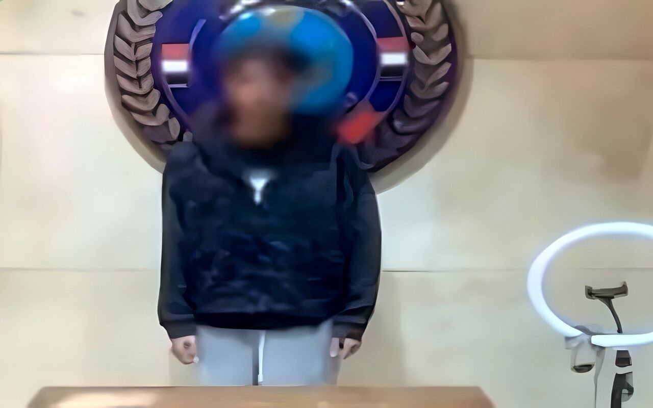 ضبط صانع محتوى بالتجمع لنشره فيديوهات بألفاظ وإيحاءات خادشة لزيادة المشاهدات