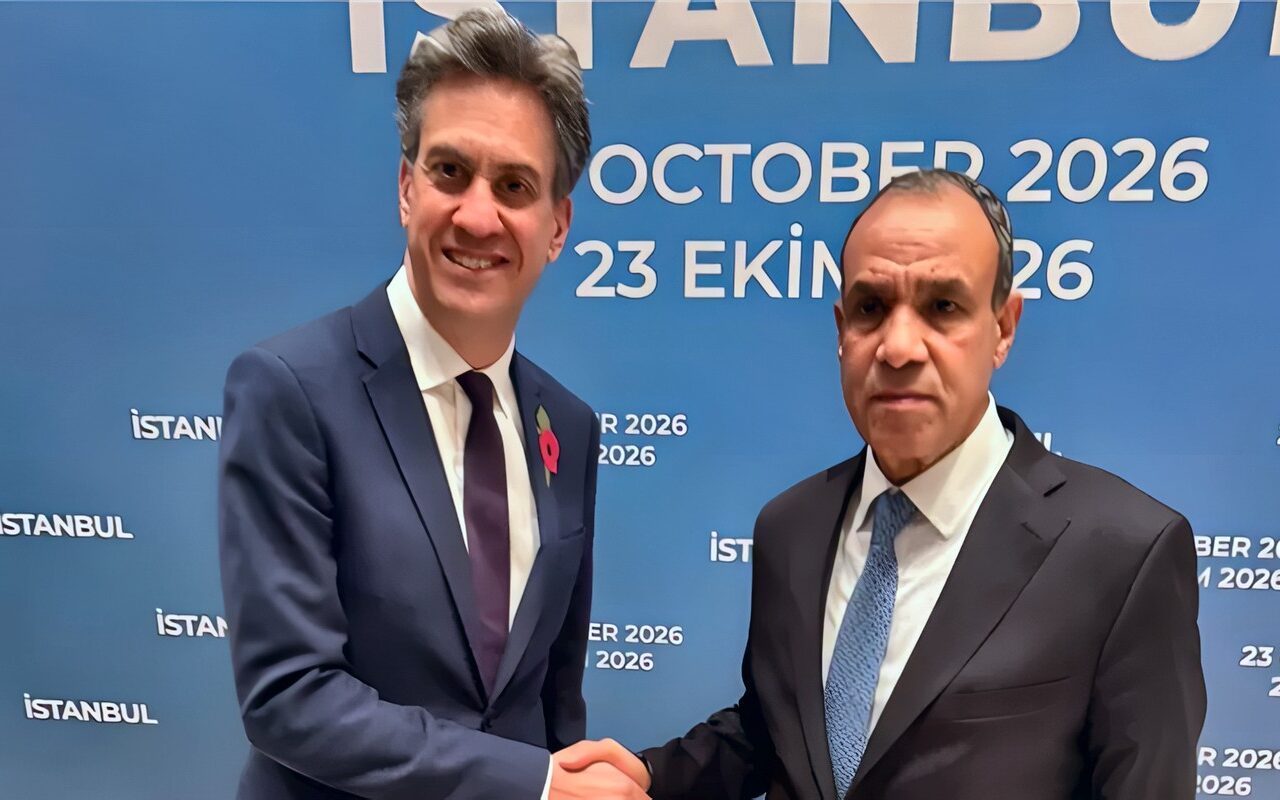 وزير الخارجية يلتقي وزير خارجية المملكة المتحدة