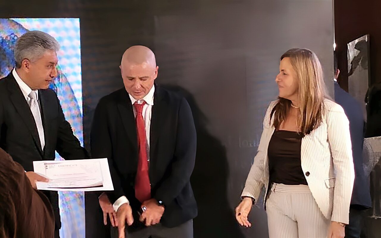 وزير السياحة والآثار يكرم فريق مشروع ترميم بورتريهات الفيوم