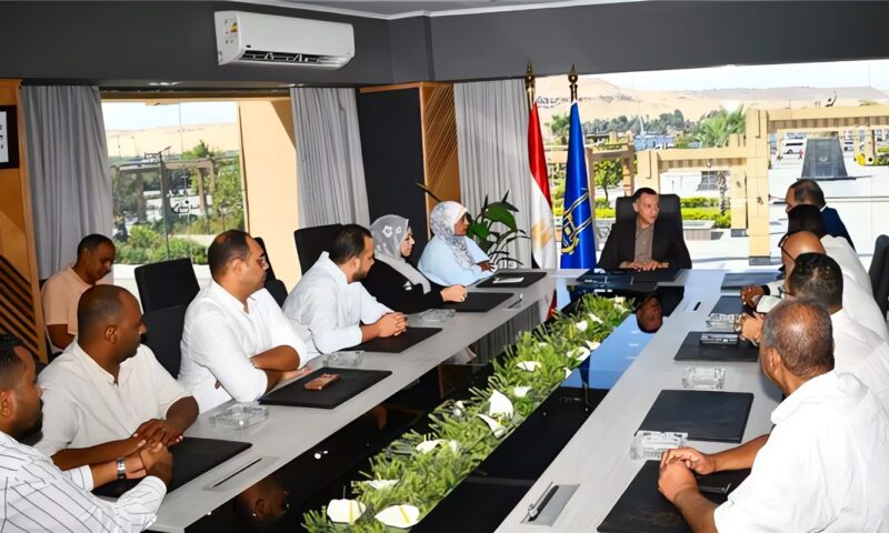 محافظ أسوان يلتقي مجلس إدارة نادي التجديف والرياضات المائية الجديد ويؤكد دعم الأنشطة الشبابية والرياضية