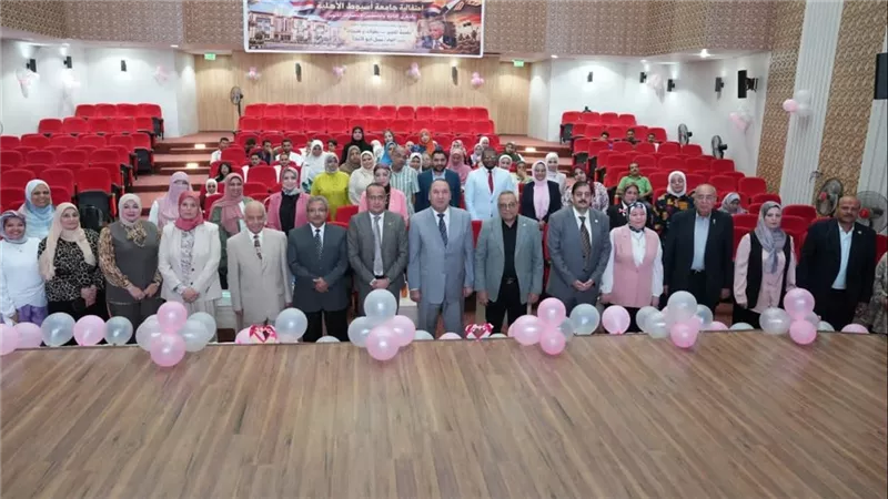 رئيس جامعة أسيوط الأهلية: التوعية بسرطان الثدي والكشف المبكر له يمثلان خطوة أساسية لحماية صحة المرأة