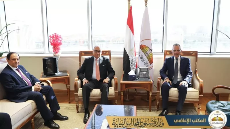 وزير شئون المجالس النيابية يبحث مع رئيس مجلس الدولة سبل تعزيز التعاون المشترك