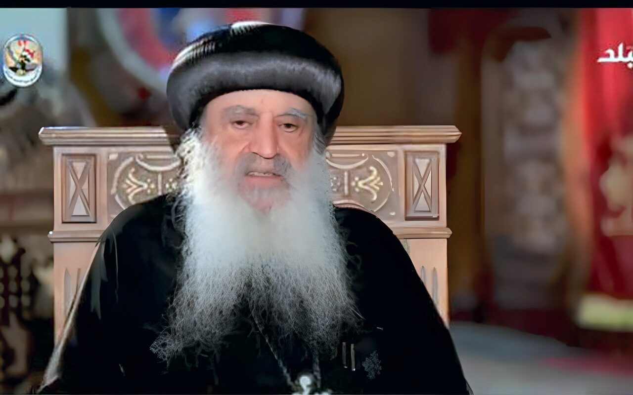 الأنبا بولا: الخطيب غير ملزم بالإنفاق على خطيبته.. ومطالب بتخفيف أعباء الزواج عن الشباب