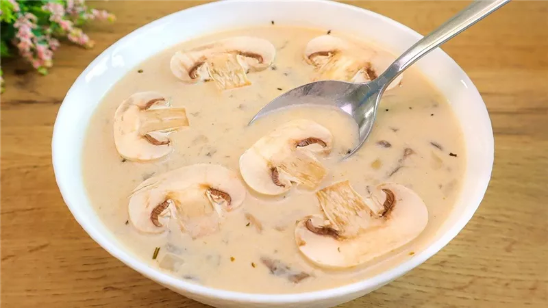 طريقة عمل شوربة المشروم بالكريمة في البيت بمذاق المطاعم