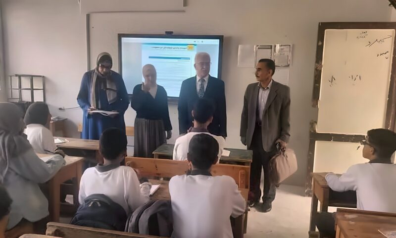 وكيل وزارة التعليم بالإسماعيلية في جولة مفاجئة بمدرسة المستقبل بأبو صوير