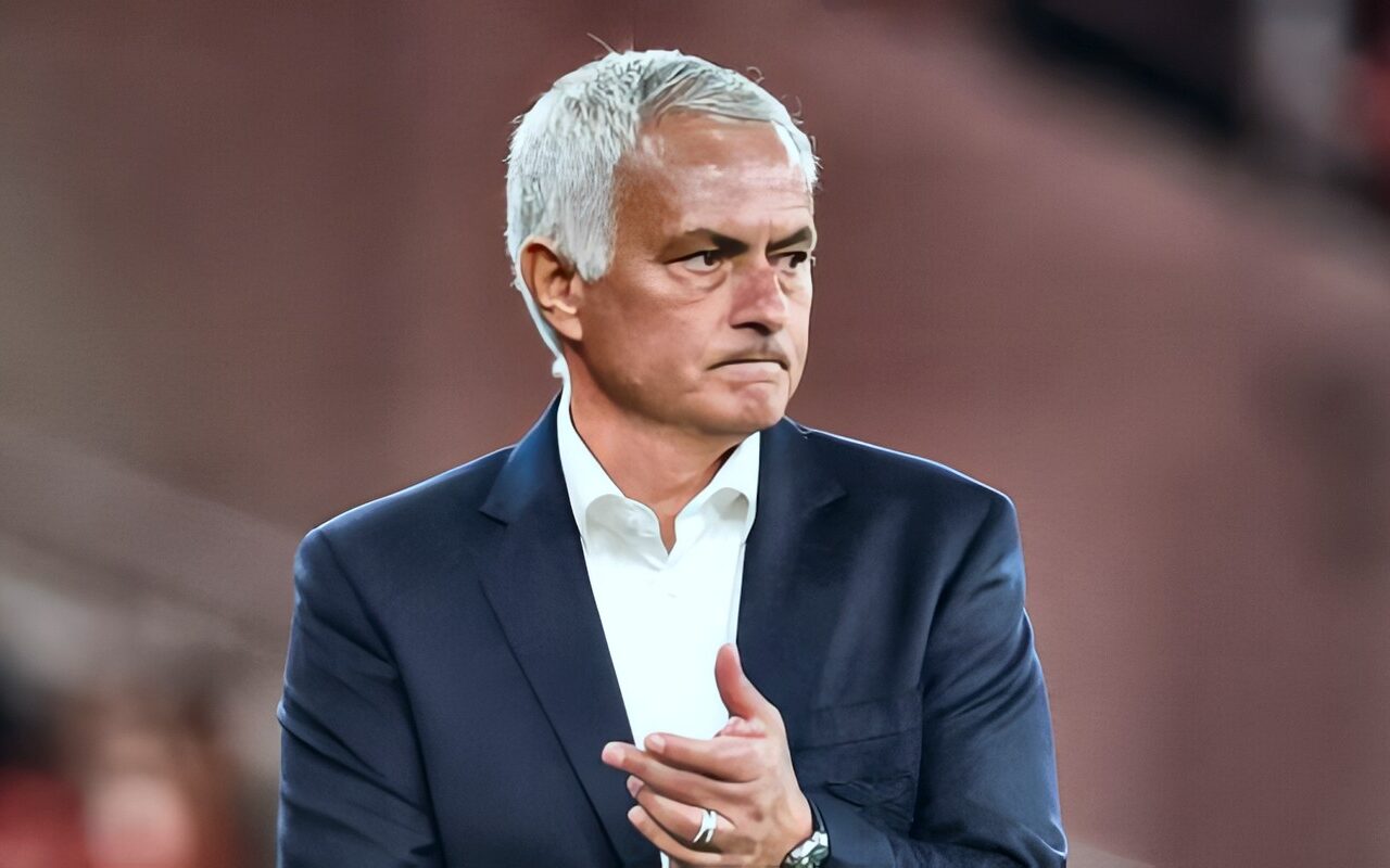 مورينيو يفاجئ برشلونة بقرار غير متوقع قبل كلاسيكو الأرض