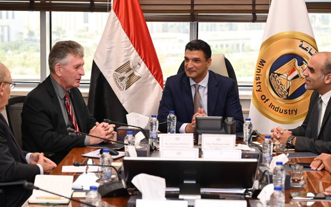 وزير الصناعة يبحث مع الجمعية البرازيلية نقل الخبرات الفنية في تصنيع القوالب والاسطمبات