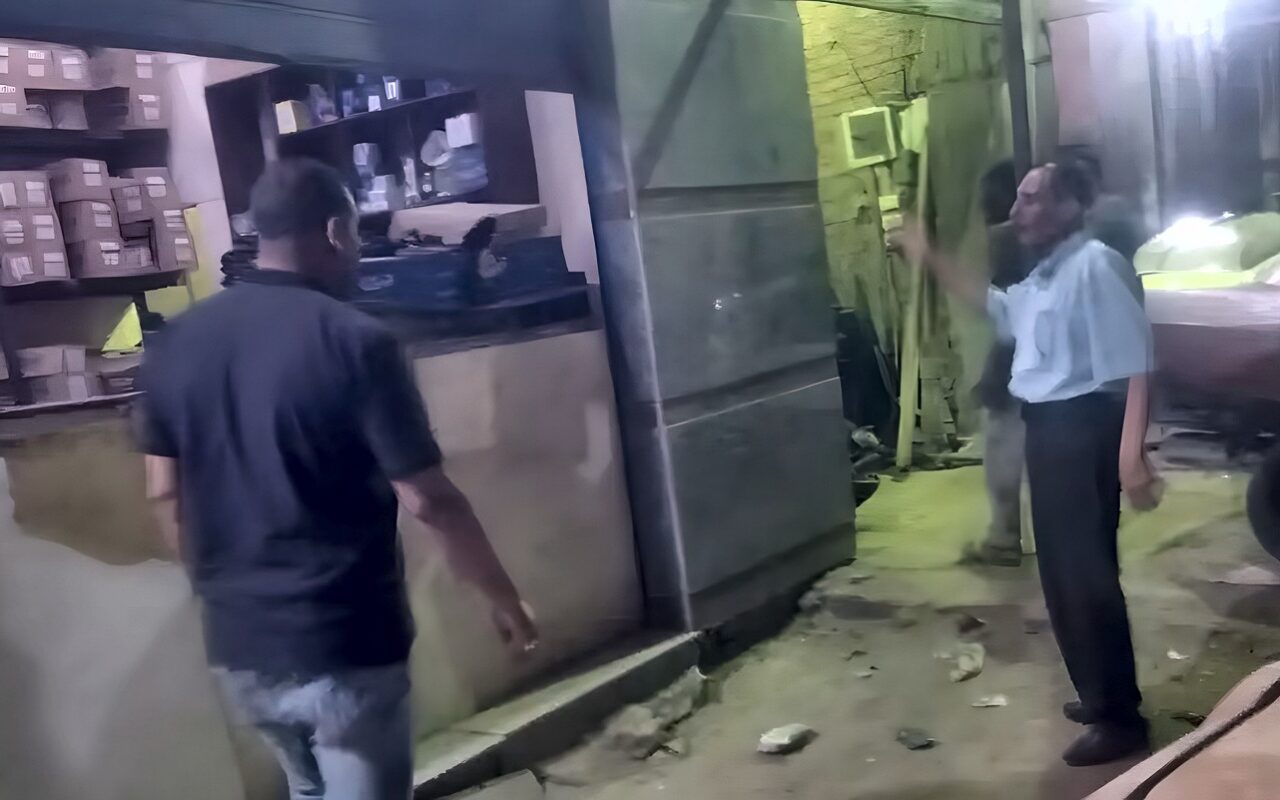 حملة مسائية بجنوب الغردقة لمراجعة تراخيص الورش والمحلات ورفع الإشغالات
