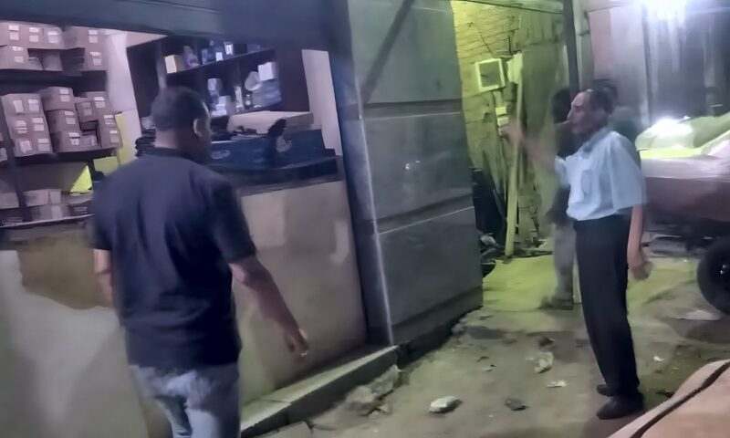 حملة مسائية بجنوب الغردقة لمراجعة تراخيص الورش والمحلات ورفع الإشغالات