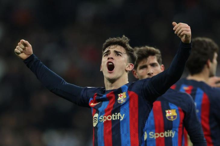 الكلاسيكو يكشف أزمة جافي في برشلونة.. فرصة أخيرة لاستعادة مكانه أم بداية طريق الرحيل؟