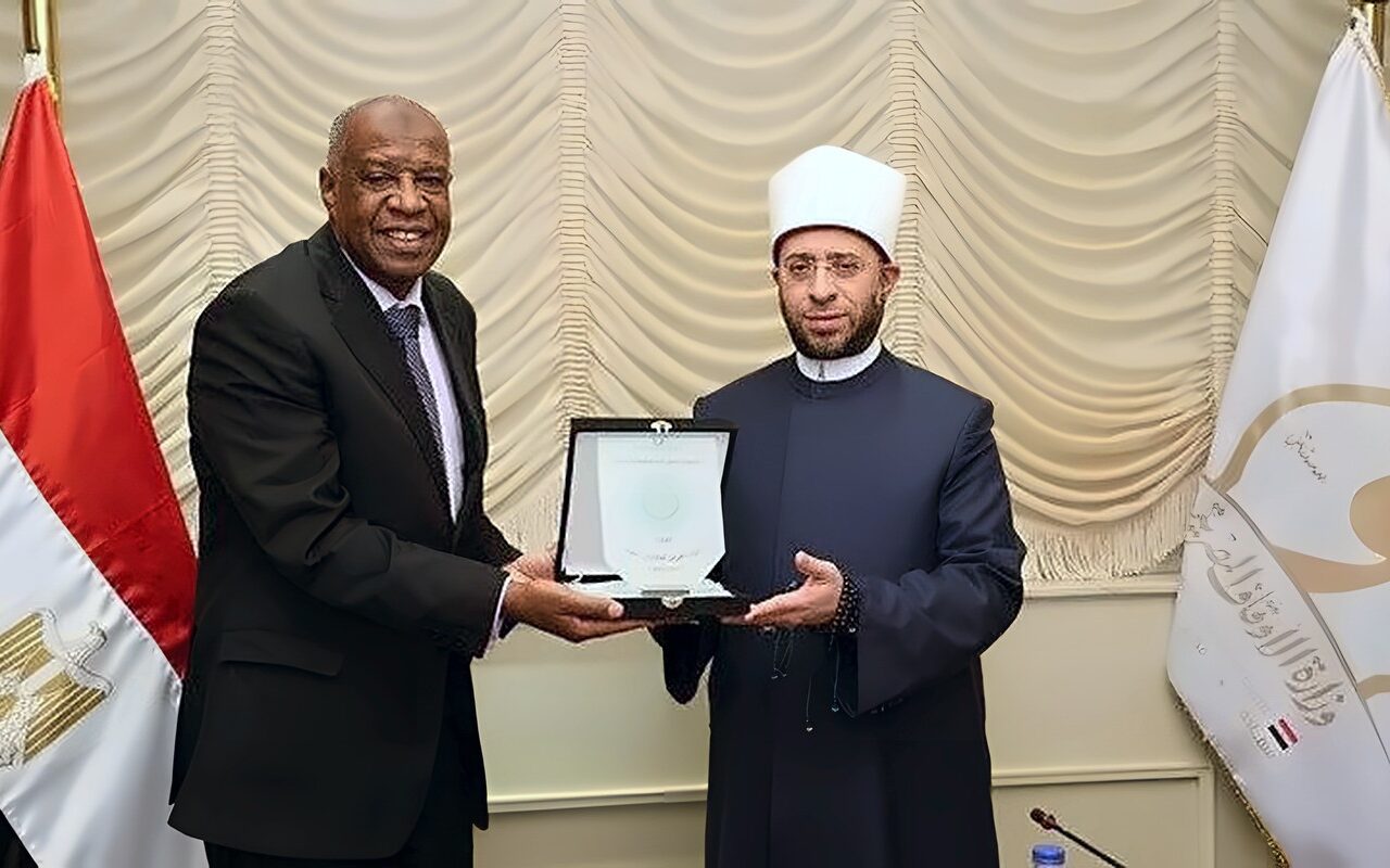 وزير الأوقاف: تضحيات أبطال القوات المسلحة تظل دينًا في أعناق الأجيال
