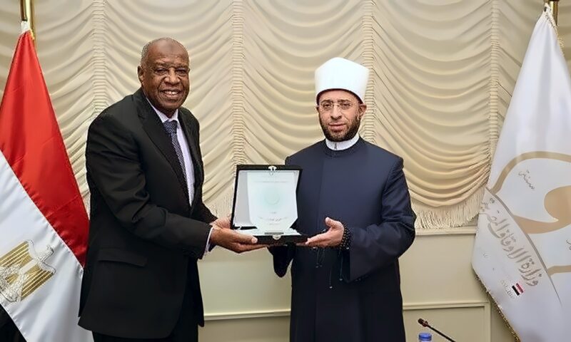 وزير الأوقاف: تضحيات أبطال القوات المسلحة تظل دينًا في أعناق الأجيال