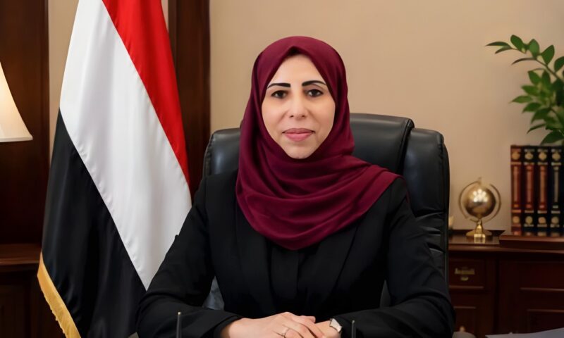 وزيرة الخارجية اليمنية تهاجم إيران: ارفعوا أيديكم عن اليمن بدلًا من ادعاء الوساطة