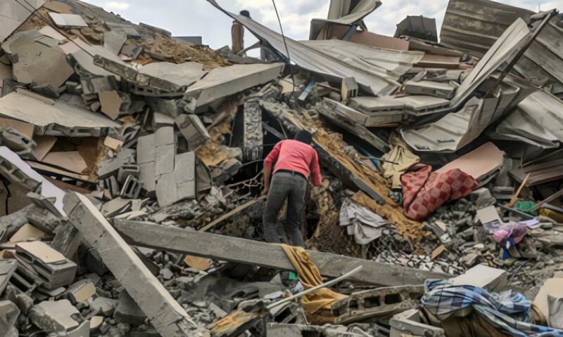 مأساة في غزة.. 8 آلاف جثمان تحت الأنقاض ونداء عاجل لتوفير معدات الإنقاذ