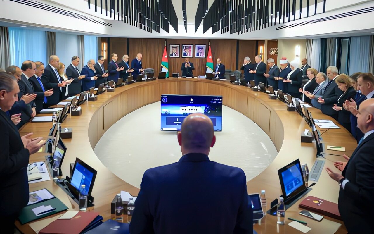 الأردن يطارد منفذي هجوم الكرك.. رئيس الوزراء يتوعد الإرهابيين: لا مكان للتطرف في المملكة