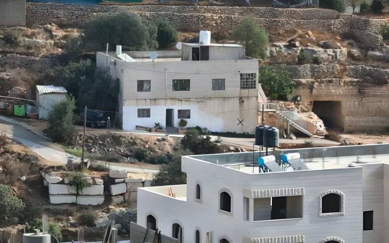 تصعيد جديد في الخليل.. إسرائيل تحول منازل فلسطينية إلى ثكنات عسكرية ومراكز مراقبة