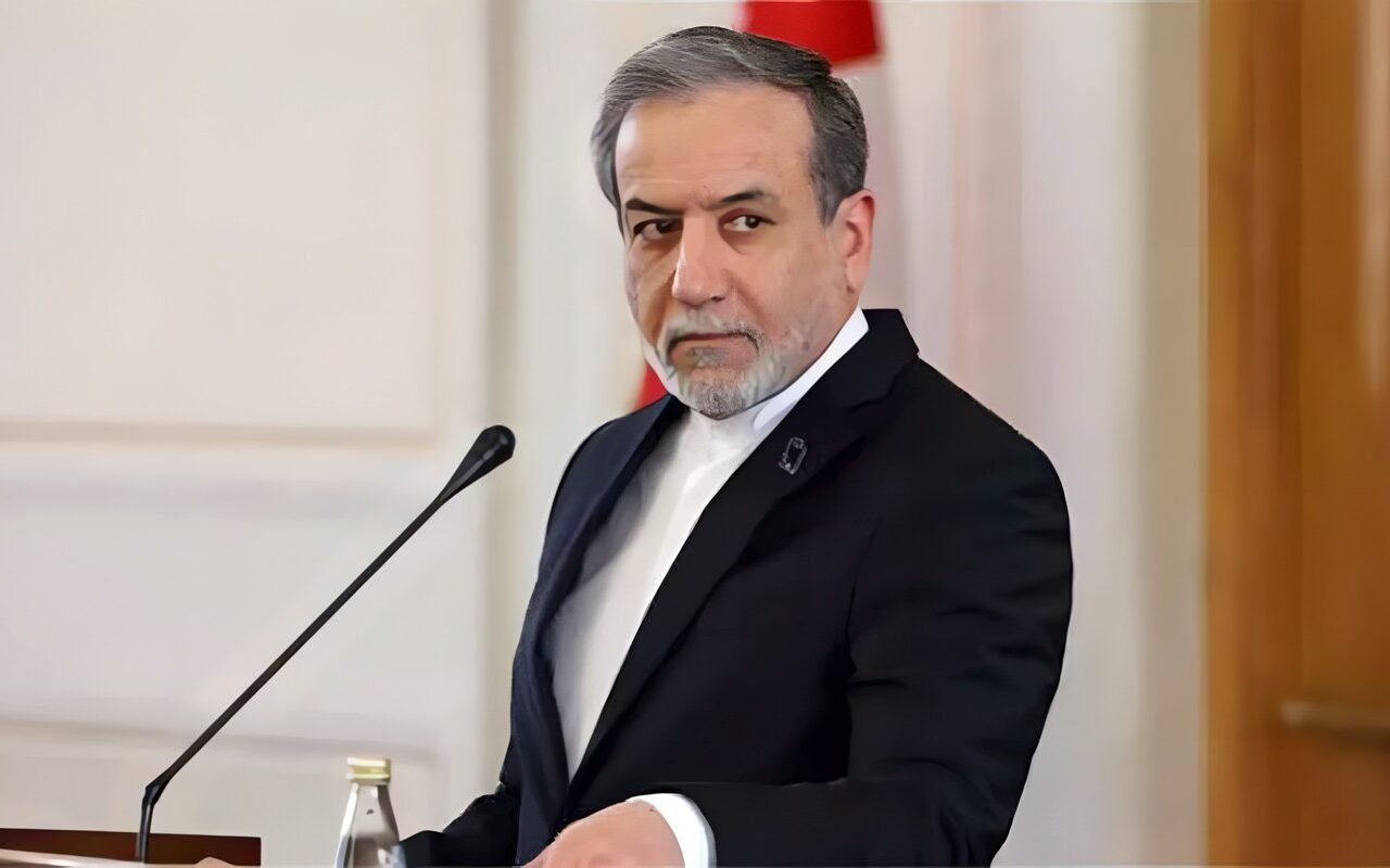 وزير الخارجية الإيراني: لن نفتح مضيق هرمز بالكامل قبل التوصل إلى تفاهم مع واشنطن