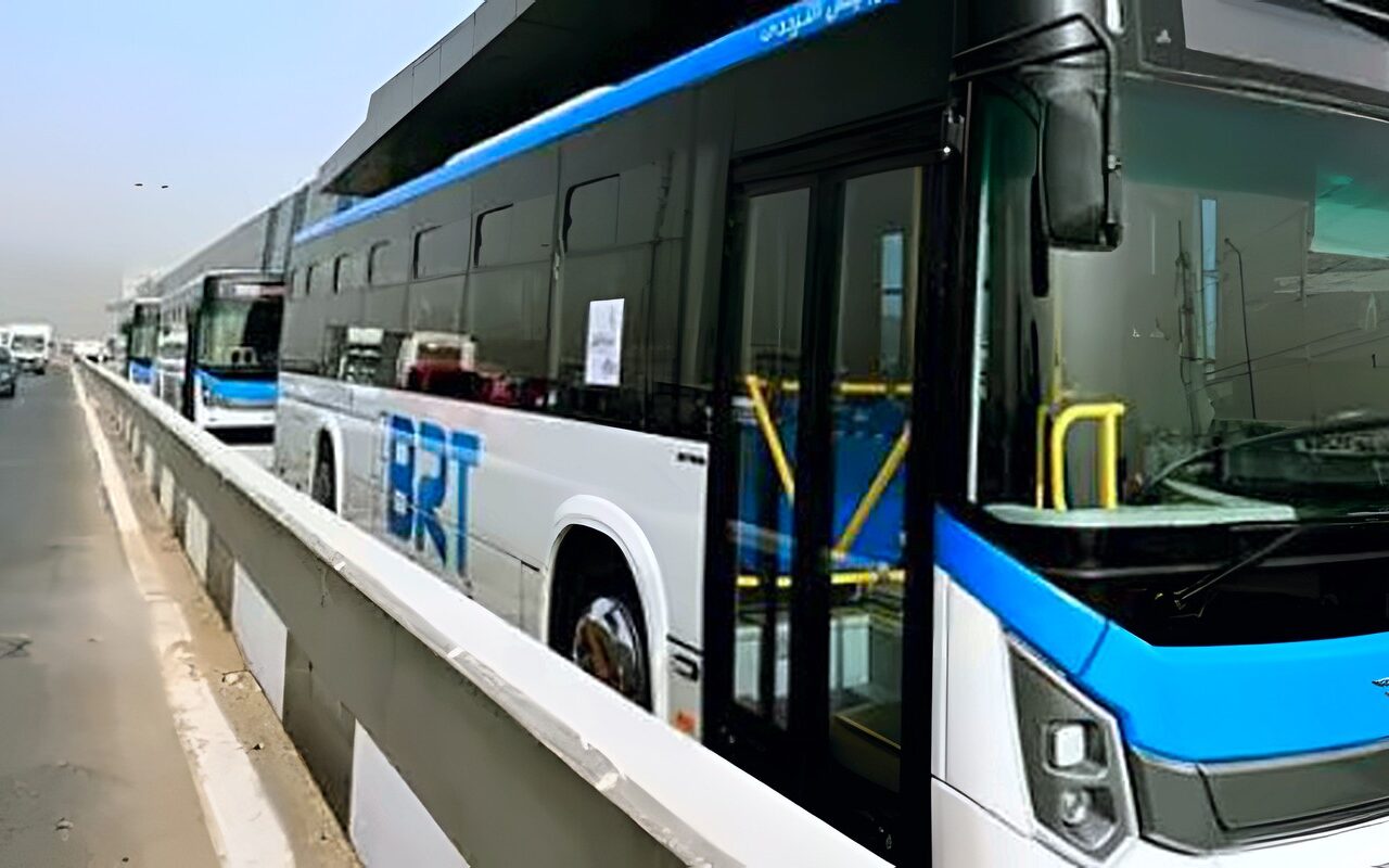 توقف حركة الأتوبيس الترددي أعلى الطريق الدائري بسبب حادث عبور مشاة.. والشركة تفعل خطة الطوارئ